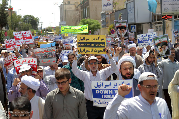 راهپیمایی نمازگزاران قمی در حمایت از مسلمانان میانمار و فلسطین 
