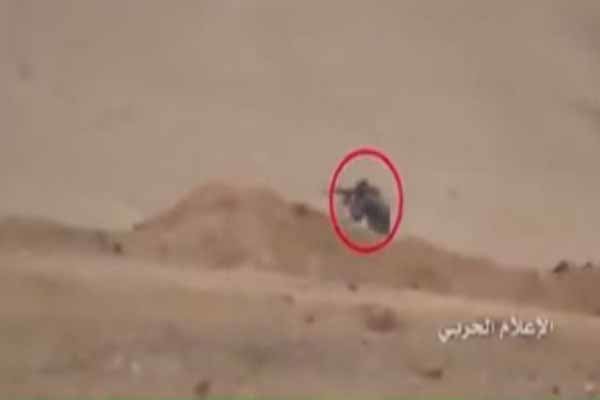 شکار داعشی ها از سوی ارتش سوریه پشت تپه‌های شنی
