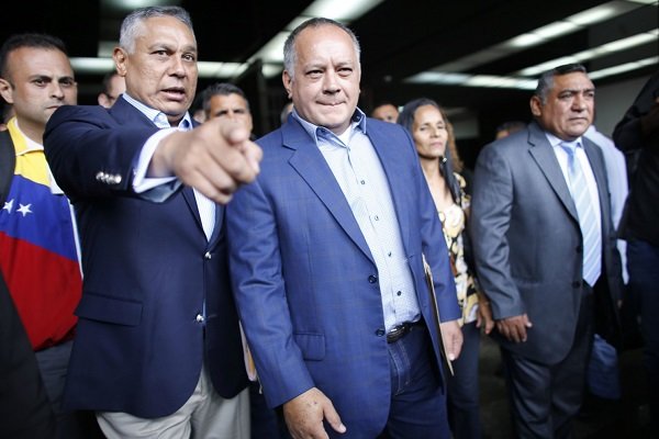 پارلمان ونزوئلا بدون توجه به حکم مجلس موسسان، تشکیل جلسه داد