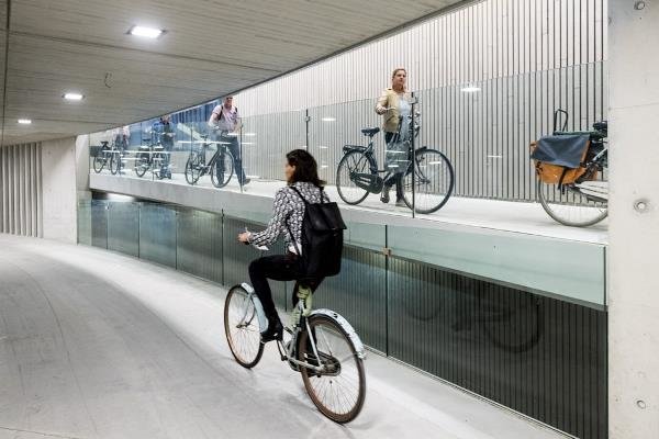 تصاویر بزرگترین پارکینگ دوچرخه دنیا در هلند