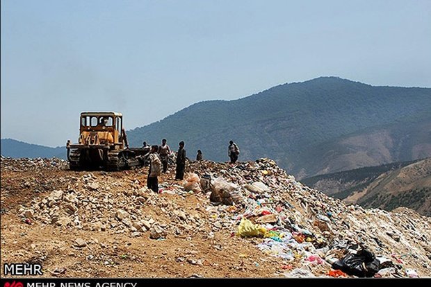 کوه ۱۸۰ متری زباله/ پسماند ۲ کیلومتر از سد ملی هراز را می بلعد