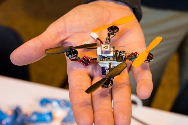 فرهنگسرای فناوری ارتباطات در مسابقات جهانی رباتهای پرنده چهارم شد