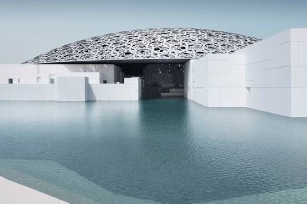 ساخت یک نسخه از موزه لوور در دل آب
