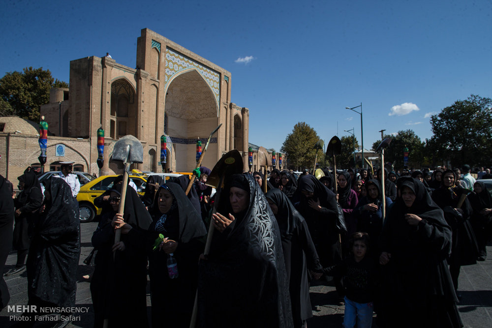 مراسم نمادین خا پاری ی کربلا در قزوین