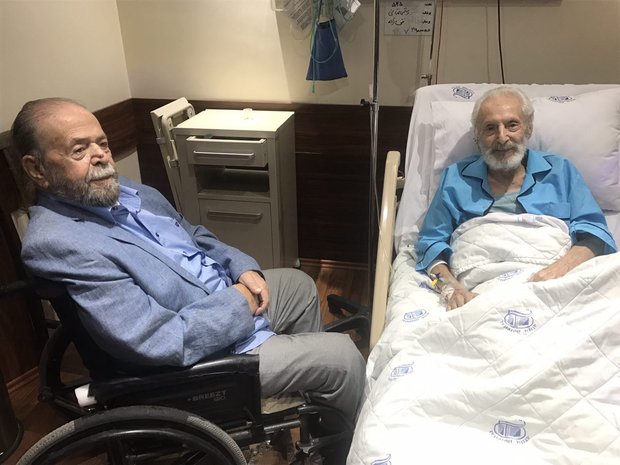 محمدعلی کشاورز به عیادت جمشید مشایخی رفت/ پیامی برای مردم ایران