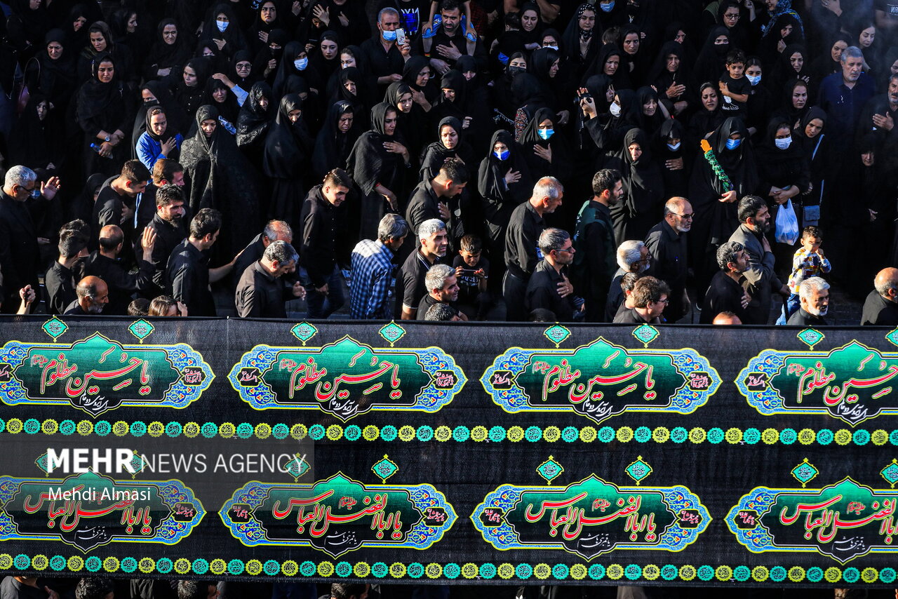 سوز عاشقان حسینی در همدردی با روایتگر بزرگ واقعه کربلا