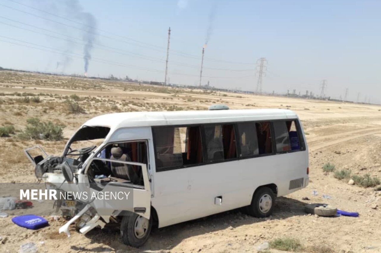 انحراف مینیبوس در محور آبادان–ماهشهر ۱۴ مصدوم برجا گذاشت انحراف مینیبوس در محور آبادان–ماهشهر ۱۴ مصدوم برجا گذاشت
