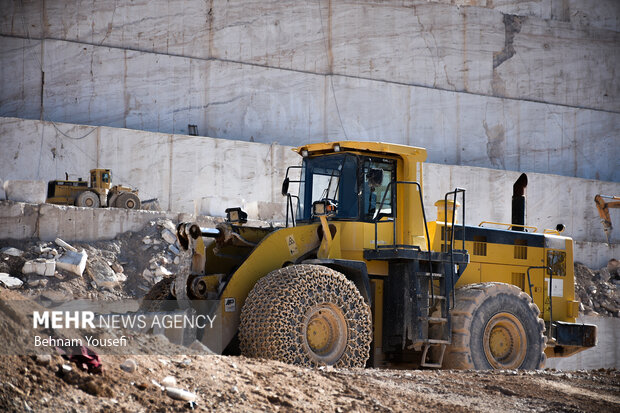 مسیر توسعه استانهای محروم از راه معدن مسدود است