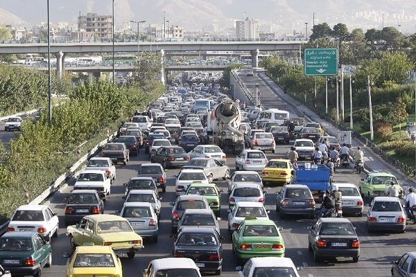 تردد در دو بزرگراه همت و حکیم سنگین است تردد در دو بزرگراه همت و حکیم سنگین است