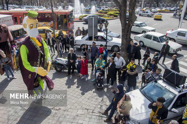 عروسکهای غول پیکر مژده بهار میدهند/ حال و هوای خاص نوروزی تبریز