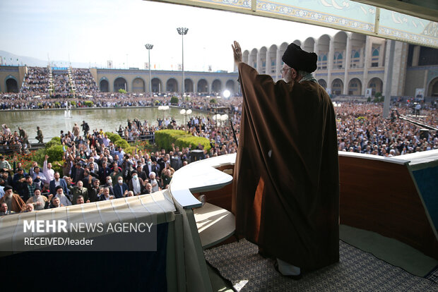 در حسرت یک متر جا برای سجده/ این بهترین نمازی بود که نخواندم!