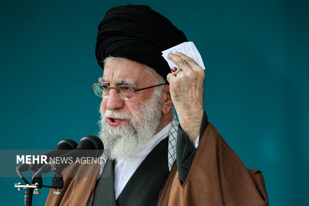 در حسرت یک متر جا برای سجده/ این بهترین نمازی بود که نخواندم!