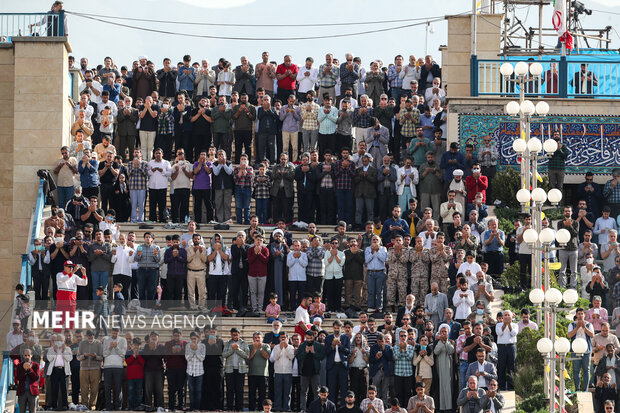 در حسرت یک متر جا برای سجده/ این بهترین نمازی بود که نخواندم!
