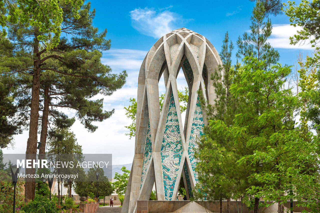 خیام؛ صدای زنده سادگی و فلسفه در ادبیات ایران و جهان خیام؛ صدای زنده سادگی و فلسفه در ادبیات ایران و جهان