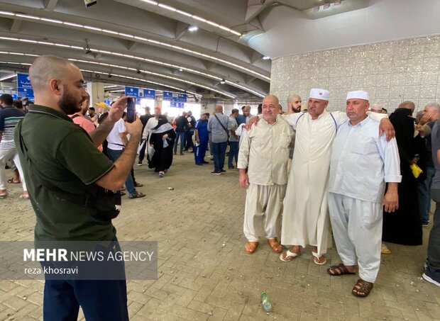 تصاویر اختصاصی مهر از عکس یادگاری حاجیان پس از انجام اعمال منا