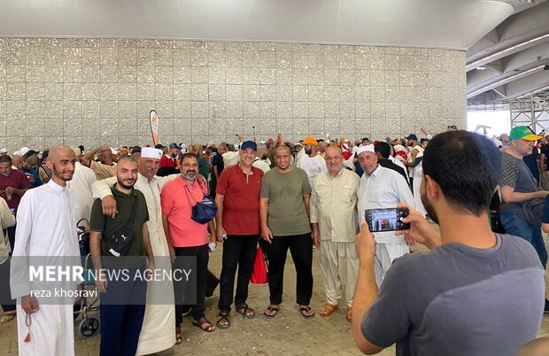 تصاویر اختصاصی مهر از عکس یادگاری حاجیان پس از انجام اعمال منا