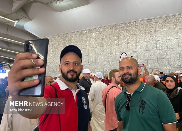 تصاویر اختصاصی مهر از عکس یادگاری حاجیان پس از انجام اعمال منا