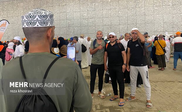 تصاویر اختصاصی مهر از عکس یادگاری حاجیان پس از انجام اعمال منا