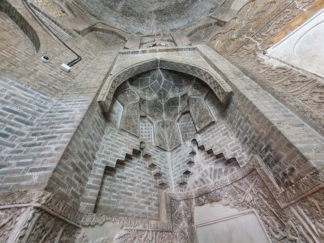 کاشیهای امامزاده یحیی شهر ری در سنت پترزبورگ
