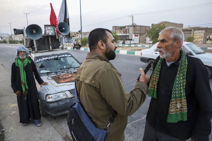 ماشین زمان در مسیر اربعین!/پراید خستهای که به زائران خدمت میکند