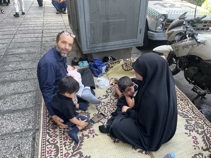 مغازهای که هر سال موکب میشود/ ما هنوز، یک ذره هم عاشق نیستیم!