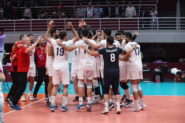 تصاویری از شادی بازیکنان و مسئولان پس از قهرمانی والیبال ایران