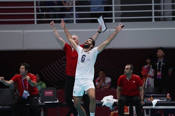 تصاویری از شادی بازیکنان و مسئولان پس از قهرمانی والیبال ایران