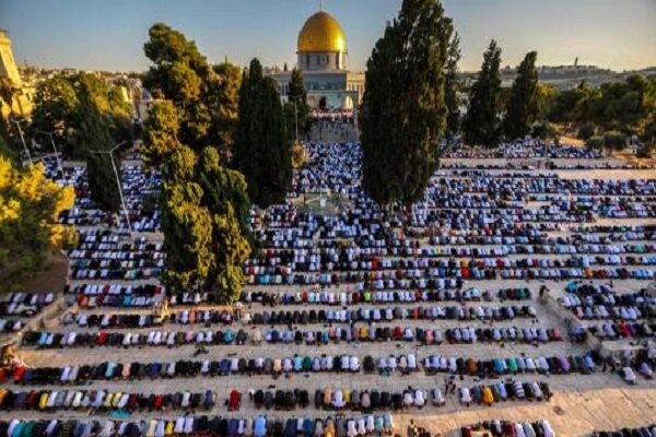 حضور ۱۰۰ هزار نمازگزار فلسطینی در مسجدالاقصی حضور ۱۰۰ هزار نمازگزار فلسطینی در مسجدالاقصی