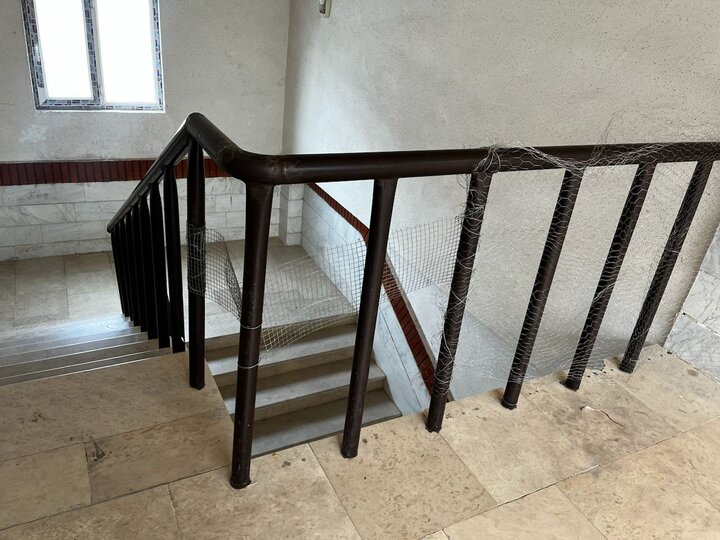 ۱۳۰۰ دانشآموز، کلاسهای ۴۵ نفره و تنها یک معاون!