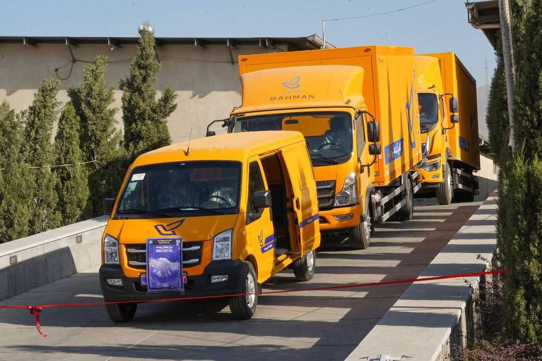 هدیه گروه بهمن به شرکت ملی پست در روز جهانی پست چه بود؟