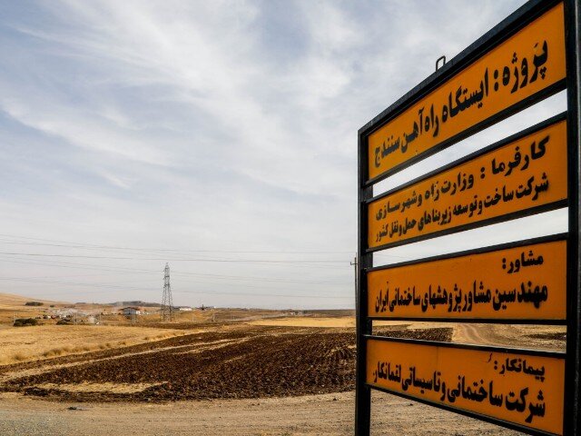 گامی بلند برای توسعه کردستان/ قطار بعد از ۱۸ سال به سنندج میرسد