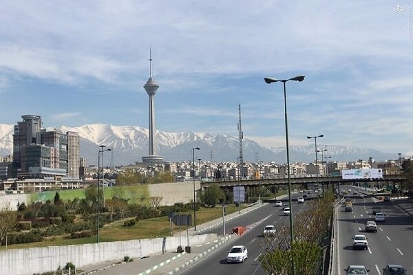 خیابانهای تهران هم اکنون خلوت است؛ با سرعت مطمئنه حرکت کنید خیابانهای تهران هم اکنون خلوت است؛ با سرعت مطمئنه حرکت کنید
