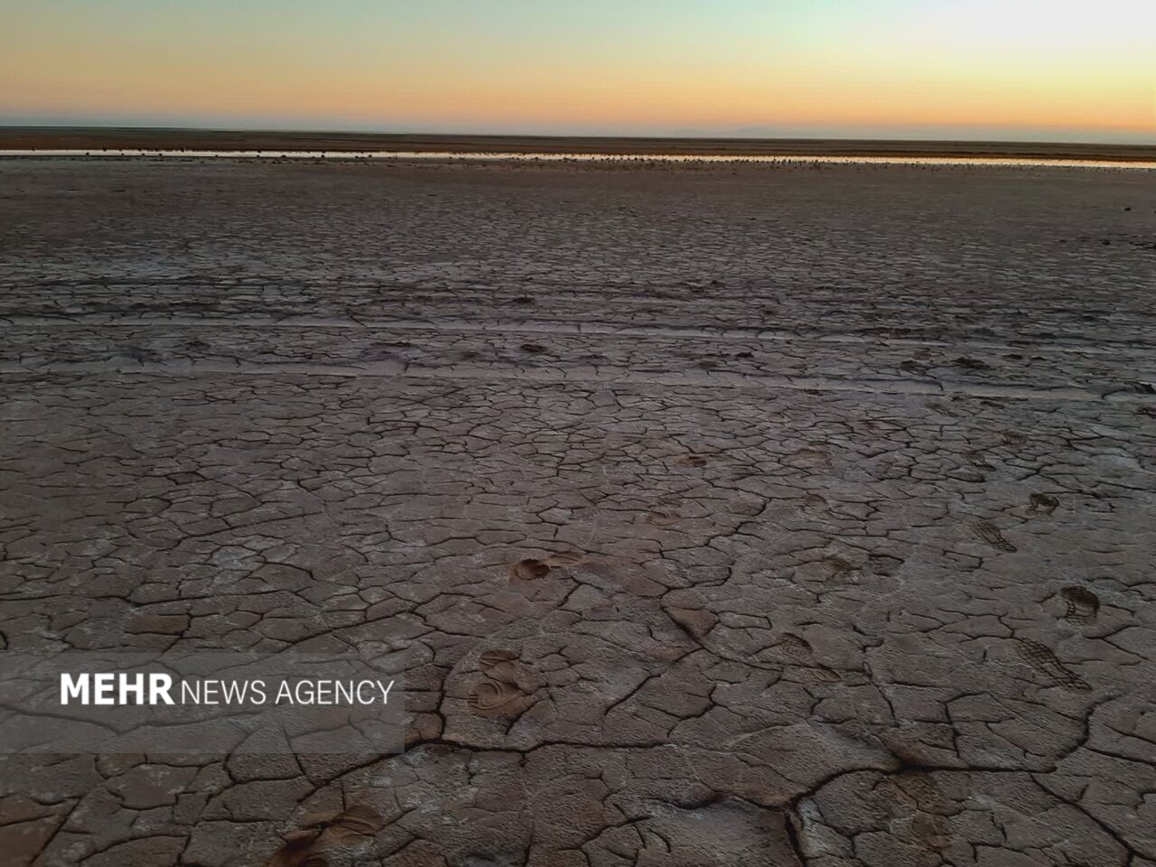آب به تالاب گاوخونی رسید؟ + تصاویر