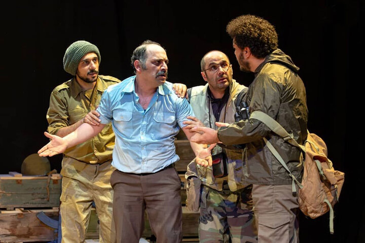 تئاتر مُسکن است/ «دور» احساساتتان را برانگیخته میکند