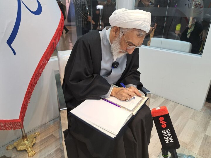 مصطفی پورمحمدی از غرفه خبرگزاری مهر بازدید کرد