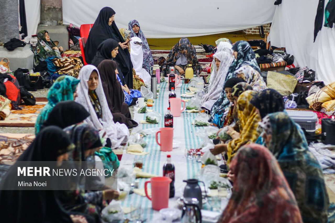 از اعتکاف مادر و کودک تا بیتوته صدها هزار نفری جوانان در اعتکاف امسال؛ رویشهای اعتکاف هر سال بیش از گذشته از اعتکاف مادر و کودک تا بیتوته صدها هزار نفری جوانان در اعتکاف امسال؛ رویش های اعتکاف هر سال بیش از گذشته
