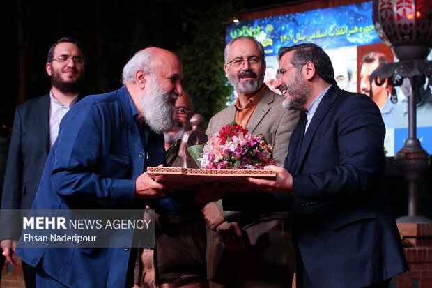 هنرمندی که برای صهیونیستها خط و نشان کشید/ پرچمدار هنر انقلاب