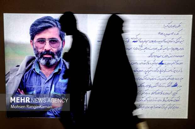 «سفر آخر» افتتاح شد/ عکسهایی از لحظات پایانی زندگی شهید آوینی