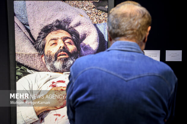 «سفر آخر» افتتاح شد/ عکسهایی از لحظات پایانی زندگی شهید آوینی