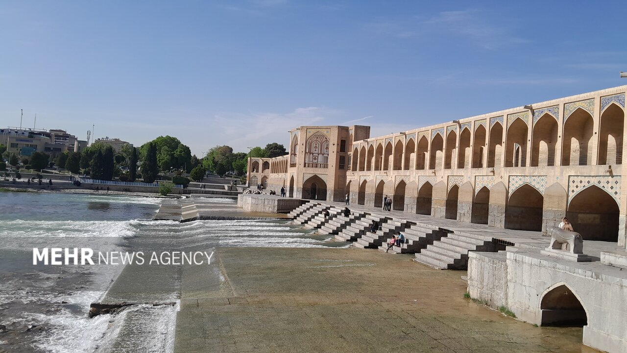 وضعیت نارنجی هوای اصفهان برای سومین روز پیاپی وضعیت نارنجی هوای اصفهان برای سومین روز پیاپی
