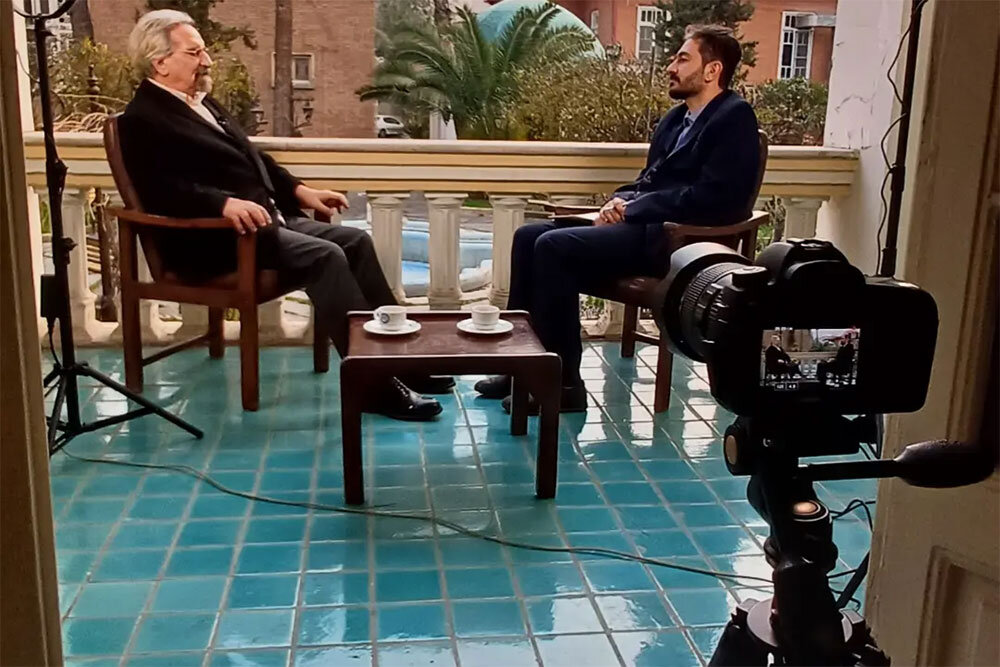 «آیینه عمر» از تاثیر مفاخر ایران میگوید/ مستند خشک علمی نساختیم