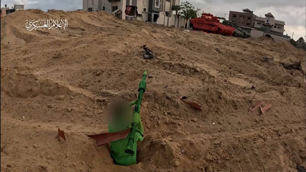 تصویر رزمنده فلسطینی مقابل تانک اسرائیلی خبرساز شد+عکس