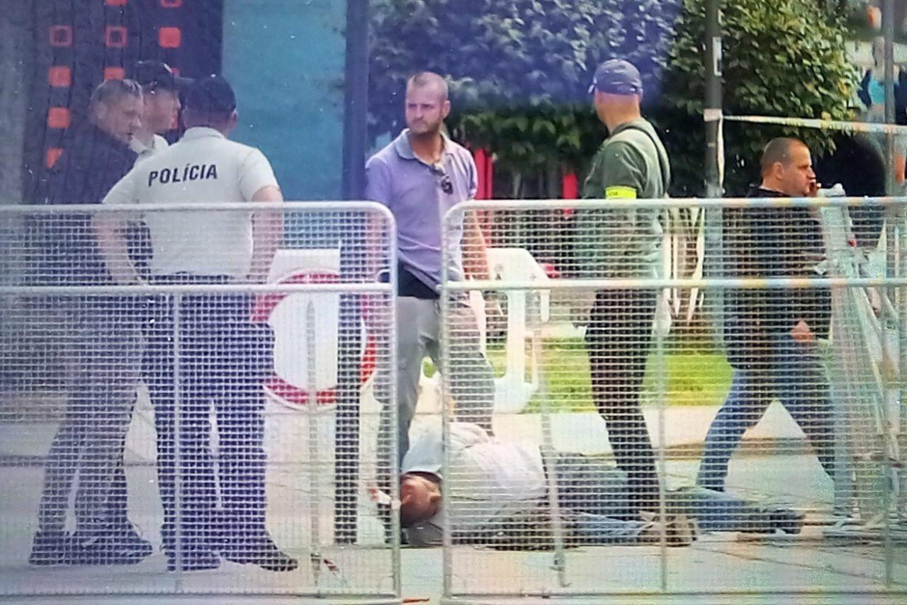 سوءقصد به جان نخستوزیر اسلواکی/ «رابرت فیکو» بهشدت زخمی شد