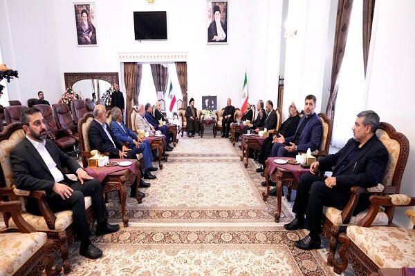 حضور حکیم در سفارت ایران در بغداد برای عرض تسلیت