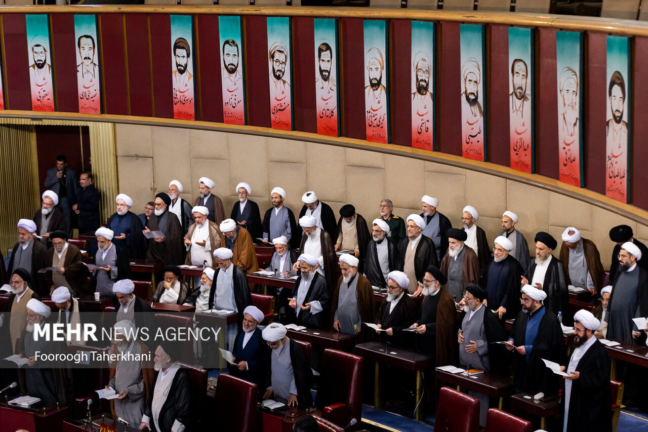عبور امضاکنندگان پویش حامیان بیانیه مجلس خبرگان از ۱۷هزار نفر عبور امضاکنندگان پویش حامیان بیانیه مجلس خبرگان از ۱۷هزار نفر