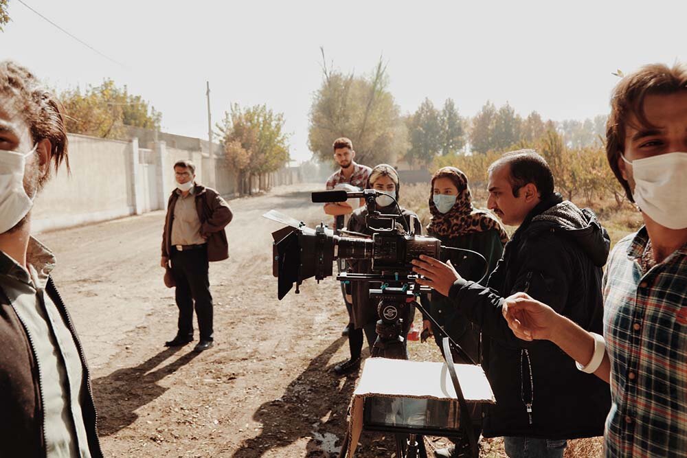 باید به جای فرار با مشکلات جنگید/ «به عبارتی» هم هنری است هم کمدی