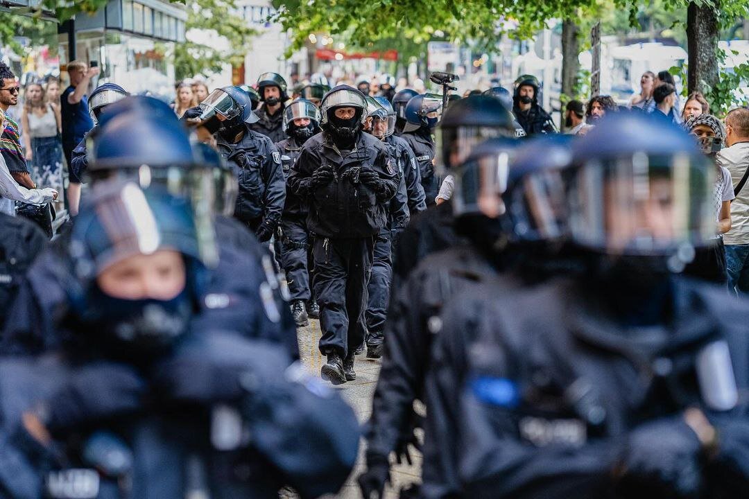 سرکوب و بازداشت؛ مجازات حمایت از مردم مظلوم غزه در آلمان+ فیلم