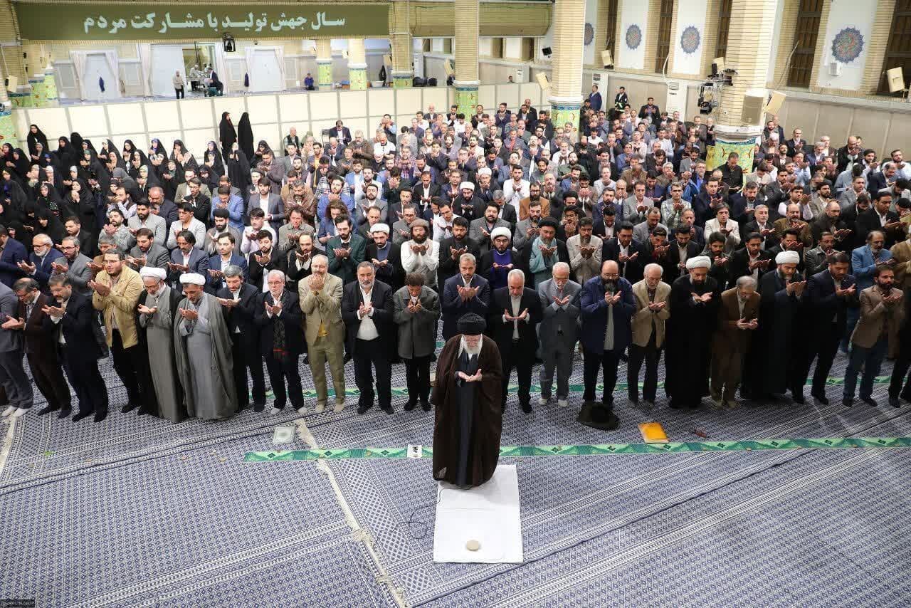 چشم مردم به دست و کلام هنرمند است/ جهانی شدن هنر انقلاب