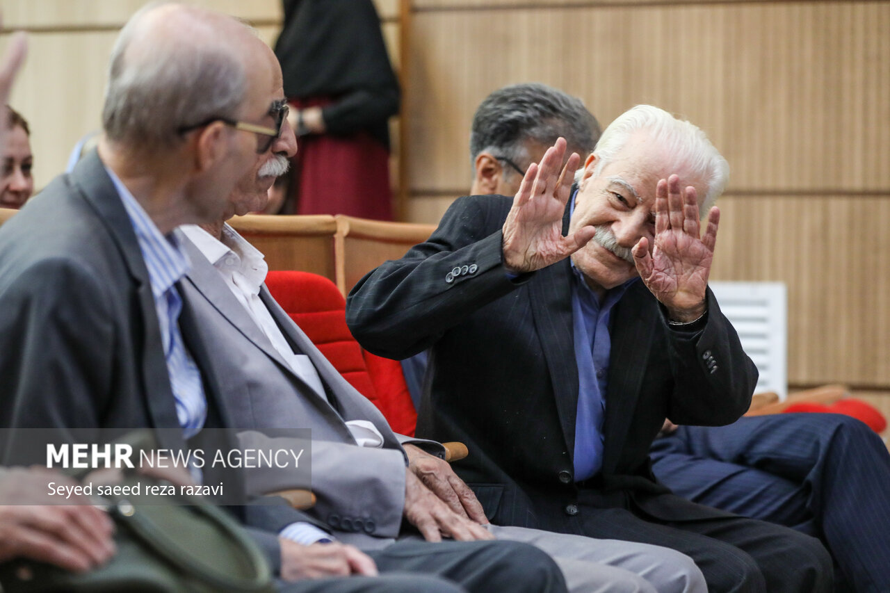 مراسم گرامیداشت دکتر حسن انوری مراسم گرامیداشت دکتر حسن انوری