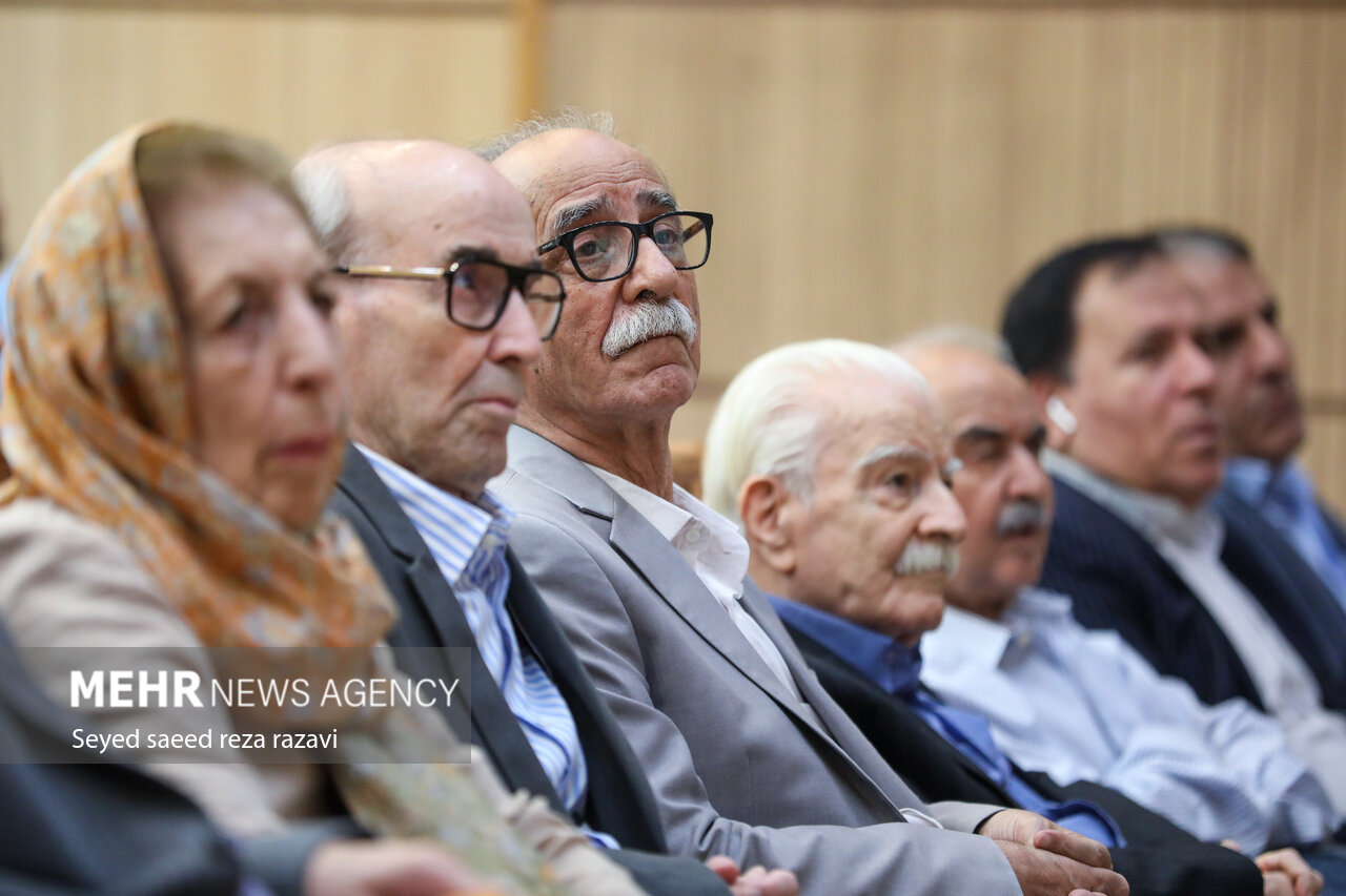 مراسم گرامیداشت دکتر حسن انوری مراسم گرامیداشت دکتر حسن انوری